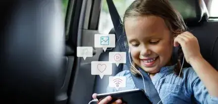 Social media vietati agli under 15: dopo l'Australia tocca alla Francia. Cosa succede in Europa e nel mondo