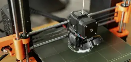 A scuola con un coltello stampato in 3D: scoperto arsenale fai-da-te in casa di un minorenne