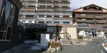 Crans-Montana, via libera a indagini comuni Svizzera-Italia. Nel Constellation petardi e lanciarazzi, Moretti: li hanno portati i clienti
