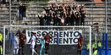 Ultras del Sorrento tentano irruzione in Comune, 10 tifosi identificati