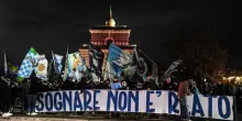 Lazio-Genoa, la protesta dei tifosi contro il club: Olimpico deserto, in migliaia a Ponte Milvio