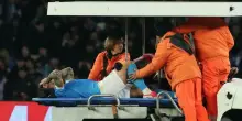 Di Lorenzo, infortunio grave in Napoli-Fiorentina: problema al ginocchio, esce in barella. Cosa &egrave; successo