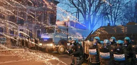 Torino, attacco allo Stato al corteo di Askatasuna: martellate sulla polizia, undici feriti tra gli agenti