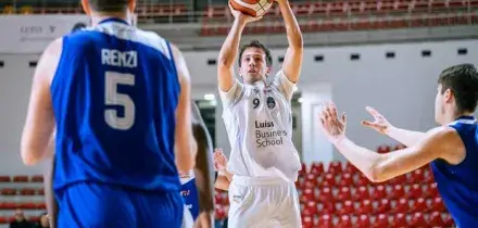 Basket, serie B. La Virtus Roma 1960 consolida il primato, la Luiss rimaneggiata cede in casa a Ferrara
