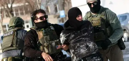 Minneapolis, Trump ritira subito 700 agenti Ice per l'immigrazione. Poi sente Xi: &laquo;Andr&ograve; in Cina&raquo;