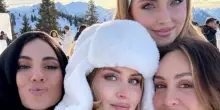 Chiara Ferragni e Valentina in bianco, Giulia De Lellis total black e Helena Prestes chic tra le nevi: le pagelle look e i dettagli make-up da copiare