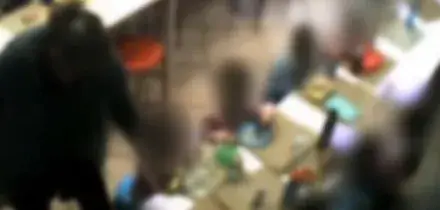 Asilo nido degli orrori, bimbi picchiati e legati. L'incubo di una mamma: &laquo;I miei gemelli con lividi sul corpo, temo siano vittime&raquo;