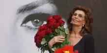 Sophia Loren: &laquo;Le foto di famiglia? Torno a quando ero una giovane madre. Il mondo di oggi ha bisogno di luce&raquo;