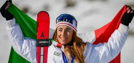 Sofia Goggia, bronzo in discesa libera: vince Johnson, caduta choc per Vonn. Decima Brignone