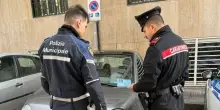 Napoli, garagisti nei guai al Vomero: le auto affidate dai clienti in sosta sulle strisce blu