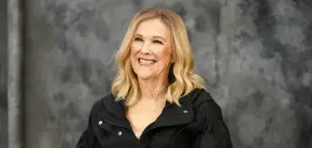 Catherine O'Hara, svelate le cause della morte: la star di "Mamma ho perso l'aereo" ha avuto un'embolia polmonare