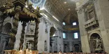 San Pietro, parte una raccolta di firme contro il bistrot sulla terrazza della basilica. Nella bufera il cardinale Gambetti