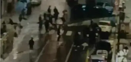 Rissa tra giovani tifosi di Salernitana e Cavese prima del derby I Video