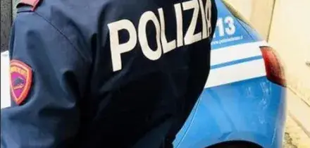 Tenta di rapire una bimba di un anno e mezzo e le frattura il femore: arrestato davanti a un supermercato