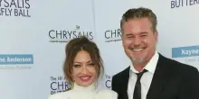 Eric Dane, l'ultimo messaggio alle due figlie: &laquo;Si pu&ograve; affrontare l'inferno con dignit&agrave;&raquo;. Gli amici lanciano una raccolta fondi per sostenere la famiglia