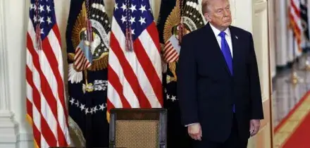 Usa, entrano in vigore i dazi al 10%. E Trump prova a dare una scossa