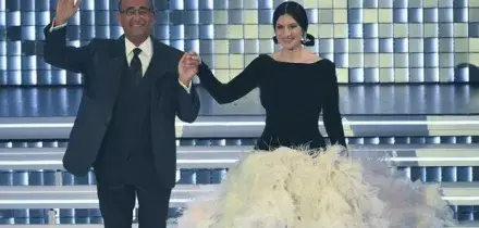 Pagelle look Sanremo, Pausini ?piumata? (5). Maria Antonietta & Colombre (7) retr&ograve;. I voti