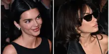 Elodie snobba Kendall Jenner alla sfilata di Emporio Armani, la cantante la ignora e la modella (seduta di fianco) la chiama per presentarsi: &laquo;Piacere&raquo; VIDEO