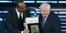 Sanremo 2026, Mogol riceve il premio alla carriera: &laquo;Ho scritto 1776 canzoni. La mia preferita? Quella per mia moglie&raquo;
