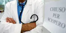 Per i medici 491 euro di aumento. Oggi la firma