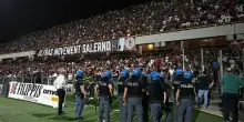 Salernitana. Lancio di oggetti e petardi all?Arechi: nei guai 14 tifosi granata