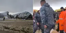 Bolivia, aereo carico di banconote si schianta in Bolivia: almeno 20 morti, folla cerca di recuperare denaro