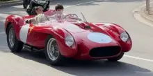 Charles Leclerc sposa Alexandra Saint Mleux, il matrimonio a Monaco e il viaggio dopo il &laquo;s&igrave;&raquo; a bordo della Ferrari Testarossa
