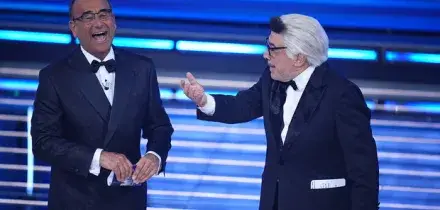 Nino Frassica a Sanremo coi capelli alla Malgioglio. Dal "vero conduttore" alla frecciata ad Al Bano. Lo show in finale