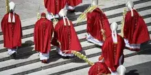 Conclave, il giallo del cardinale trovato con il celluare: il retroscena durante l'elezione di Papa Leone XIV