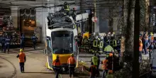 Tram deragliato a Milano, il conducente indagato per &laquo;disastro ferroviario&raquo;