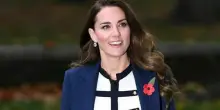 Kate Middleton rifiuta l'autografo a un fan: &laquo;Mi dispiace&raquo;. Cosa prevede il protocollo reale