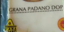 Grana Padano in pezzi richiamato dal mercato, rischio presenza di corpi estranei: ecco le marche e i lotti interessati