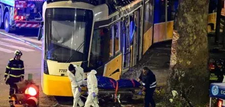 Tram deragliato a Milano, errore sull'identit&agrave; di uno dei due morti nell'incidente