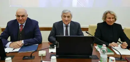 Guerra Usa-Iran, Tajani: &laquo;Noi informati a missione iniziata. La priorit&agrave; &egrave; la sicurezza dei 70mila italiani nella regione&raquo;