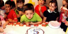 &laquo;Ho portato 6 bambini a cena da soli per il compleanno di mio figlio&raquo;: il racconto (e il risultato sorprendente)