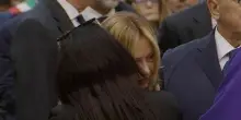 I funerali di Domenico Caliendo, l'abbraccio di Giorgia Meloni alla mamma