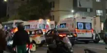 Napoli, donna accoltellata su un bus. Folle libero di uccidere: faro sulle cure sanitarie