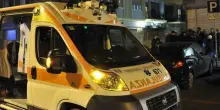 Genova, ragazzo di 18 anni accoltellato pi&ugrave; volte alla schiena durante la movida: &egrave; in codice rosso in ospedale