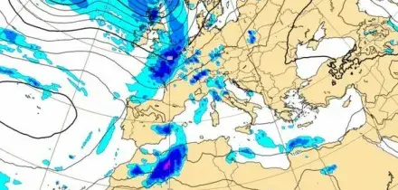 Maltempo, perturbazione atlantica in arrivo e drastico calo delle temperature: le previsioni meteo