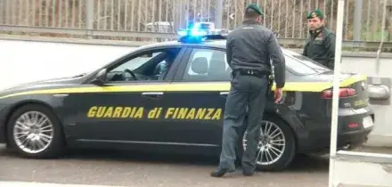Caserta, i soldi delle truffe online nelle casse dei Casalesi: 2 arresti e 24 indagati