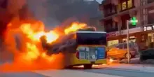 Svizzera, autobus in fiamme a Kerzers: 6 morti e 5 feriti. Un testimone: &laquo;Un uomo si &egrave; dato fuoco all'interno&raquo;