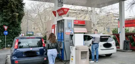 Dipendente infedele fa 4 pieni all?auto (oltre 475 euro di benzina) con la carta dell?Usl, licenziato in tronco