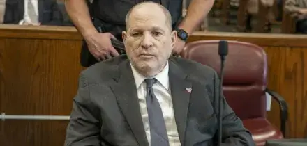 Harvey Weinstein dal carcere: &laquo;Pugni in faccia, solitudine e libri per non impazzire. Sono innocente, non voglio morire a Rikers Island&raquo;