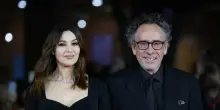 Monica Bellucci e Tim Burton, venduta la villa extralusso a San Casciano: la cascina, il cottage, il bosco (privato) e la piscina