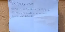 &laquo;Per Francesca, occhio a Giordano perch&eacute; si vede con quella delle case popolari&raquo;: il messaggio curioso su una cassetta postale di Roma