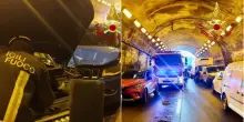 Maxi tamponamento in galleria sull?A20 Messina-Palermo: 80 mezzi coinvolti, autostrada bloccata. Cosa &egrave; successo