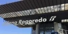 Travolto e ucciso a 35 anni dal treno ad Alta Velocit&agrave; alla stazione di Milano Rogoredo: il dramma ripreso dalle telecamere