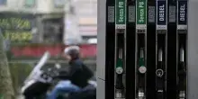 Taglio accise nel decreto carburanti, quanto si risparmia? Per un pieno circa 12 euro in meno: le simulazioni