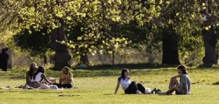 Meteo Pasqua 2026 tra sole e acquazzoni: la "maledizione" della pioggia di Pasquetta colpisce ancora? Le previsioni