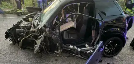 Roma, a 17 anni muore con la microcar: schianto fatale contro un'auto sulla Colombo. Il dramma nella notte